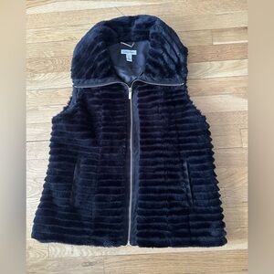 🌸🖤✨ Calvin‎ Klein Black Faux Fur Vest – Size S | Timeless Luxury ✨🖤🌸